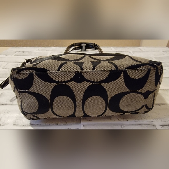 Coach Signature Crossgrain Purse - Picture 3 of 6